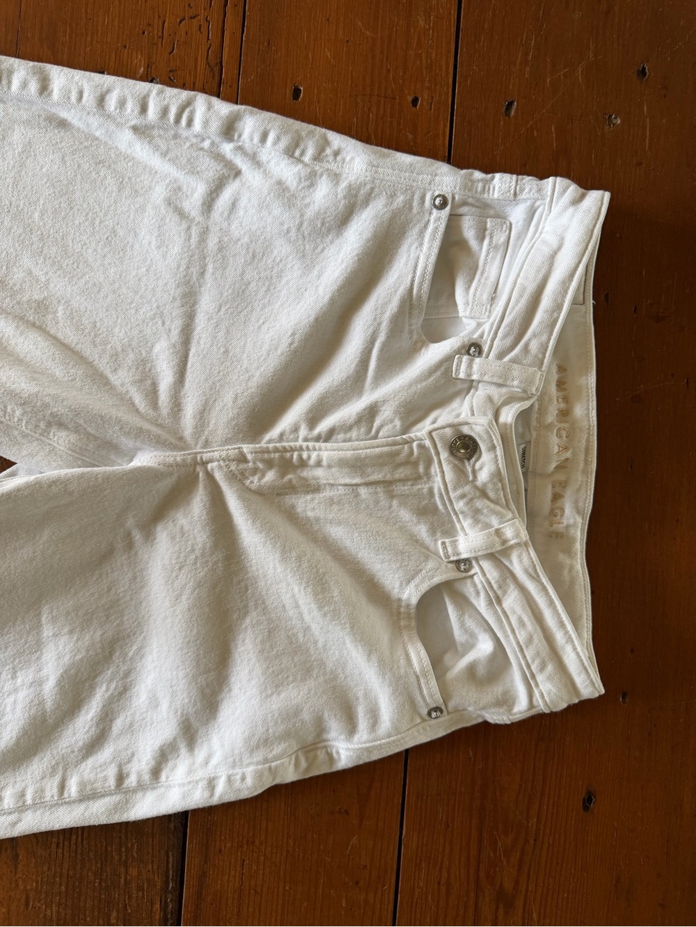 American Eagle White High-Waist Mom Jeans - Picture 3 of 5